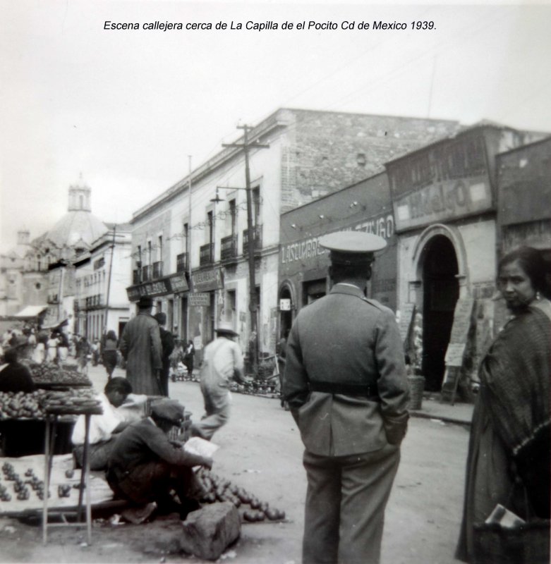 Escena callejera cerca de La Capilla de el Pocito Cd de Mexico 1939.