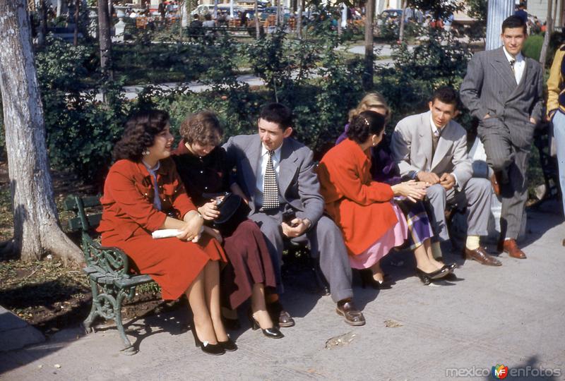 Fotos de Monterrey, Nuevo León, México: Un domingo en la Plaza Zaragoza (1952)
