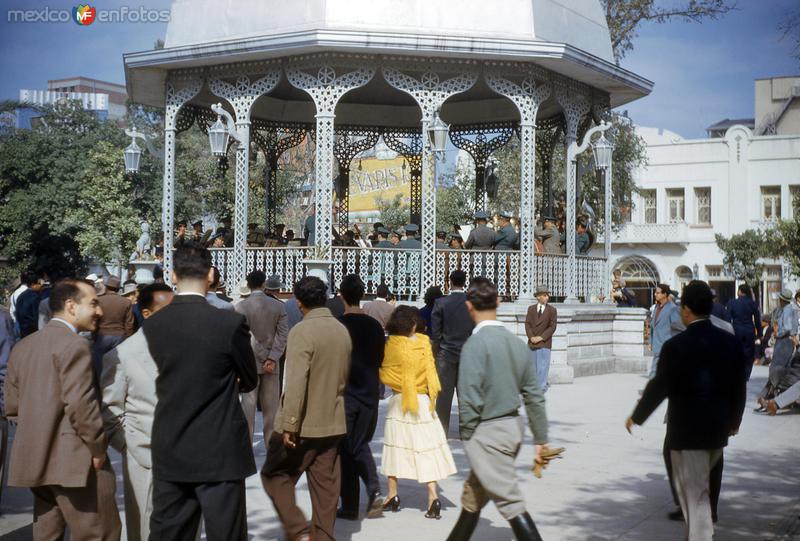 Banda de música en la Plaza Zaragoza (1952)