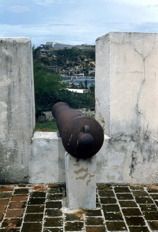 Cañón en el fuerte de San Diego (1955)
