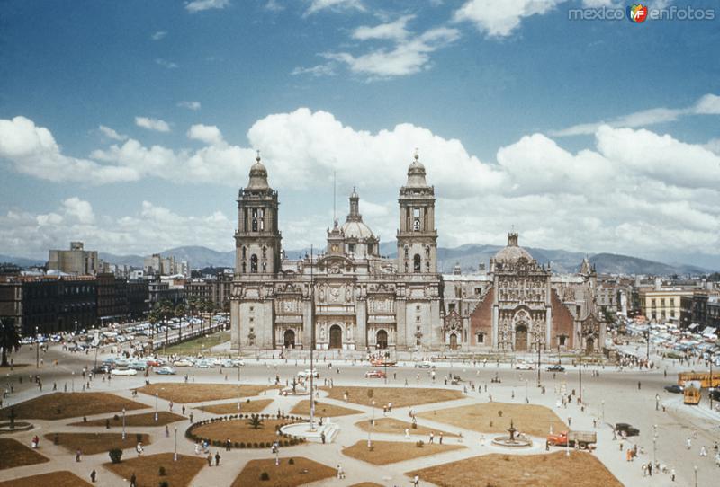 Zócalo y Catedral (ca. 1950)