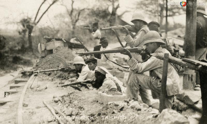 Soldados federales en una trinchera (1914)