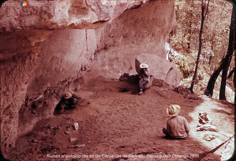 Ruinas arqueologicas en las Cercanias de Santiago Papasquiaro Durango 1956