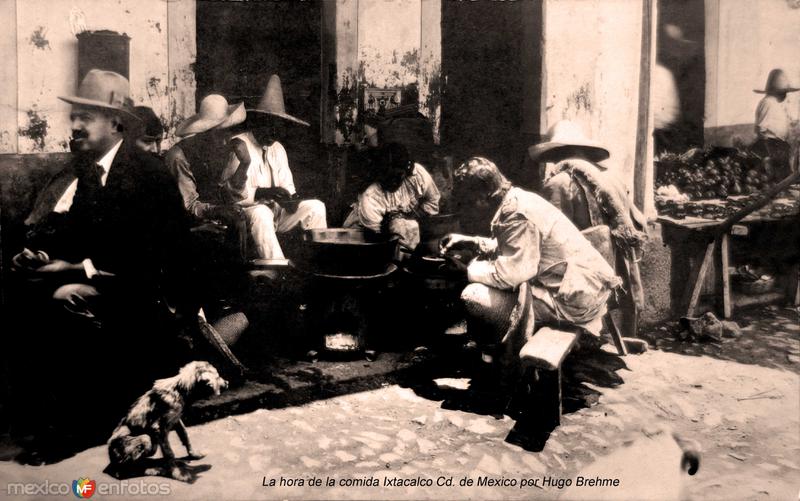 La hora de la comida en Ixtacalco Por el fotografo Hugo Brehme ( Circulada el 3 de Agosto de 1921 ).