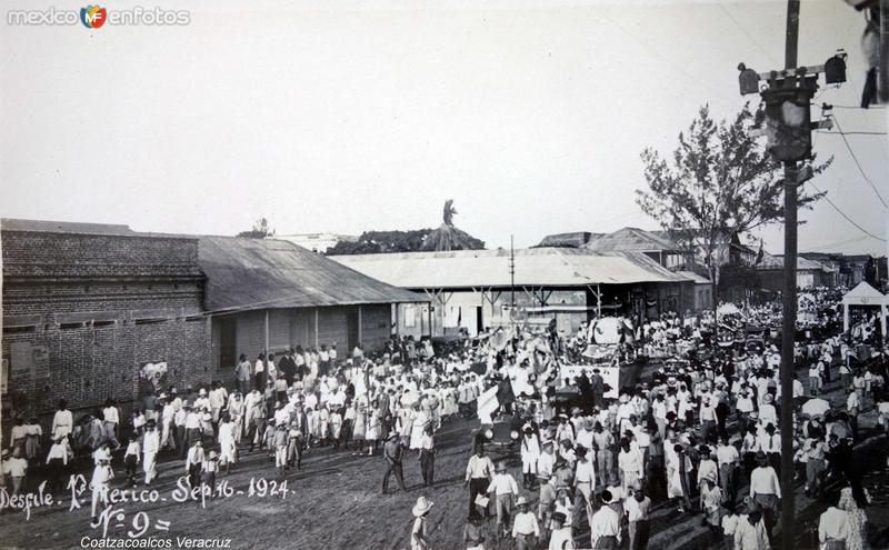 Desfile de las fiestas patrias en puerto Mexico -Coatzacoalcos Veracruz 16 de Septiembre de 1924
