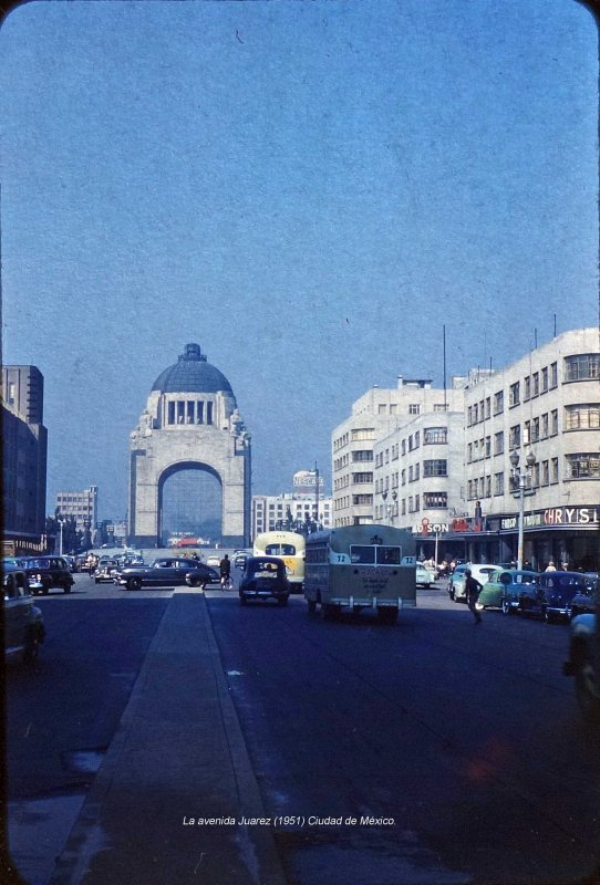 La avenida Juarez (1951) Ciudad de México.