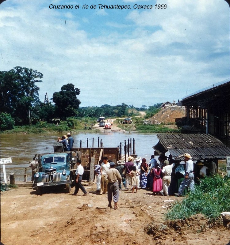 Cruzando el rio de Tehuantepec, Oaxaca 1956