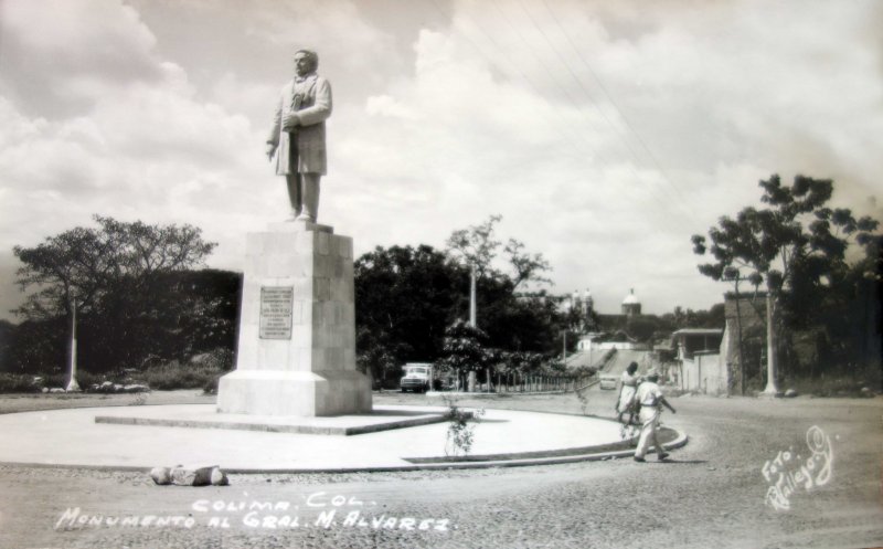 Monumento a M.Alvarez .