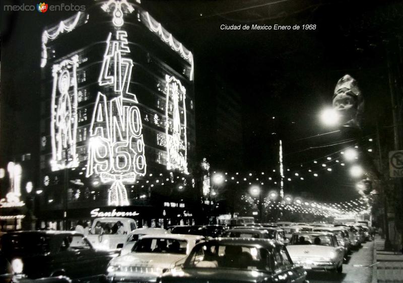 Adornos Decembrinos Ciudad de México 1968 por los fotografos Hermanos Mayo.