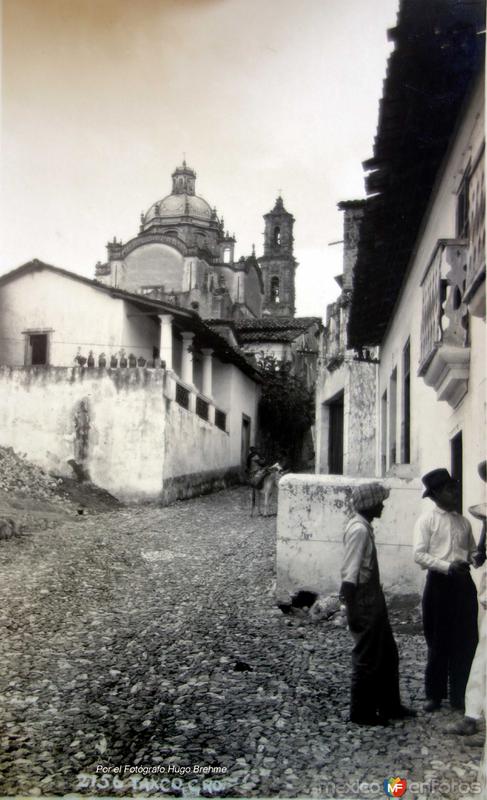 Escena Callejera Por el Fotógrafo Hugo Brehme..