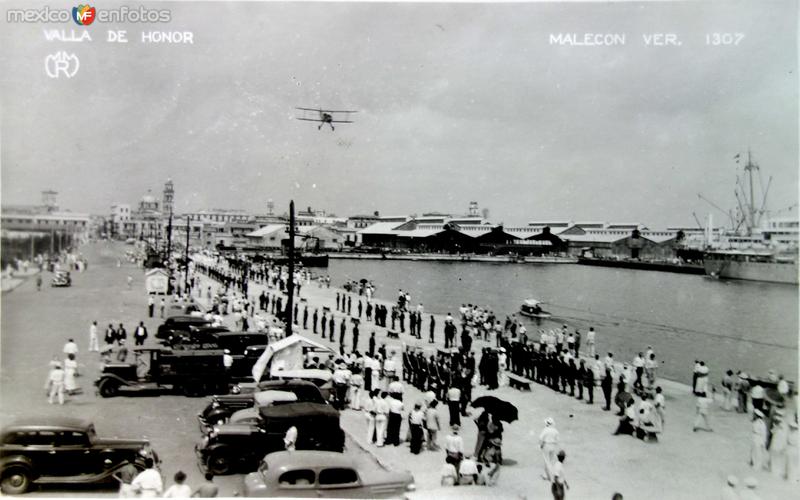 Valla de honor en el Malecon ( Circulada el 25 de Octubre de 1936 ).