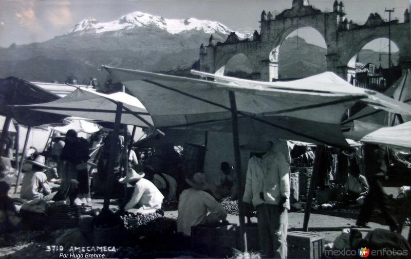 Dia de mercado Por el Fotógrafo Hugo Brehme.