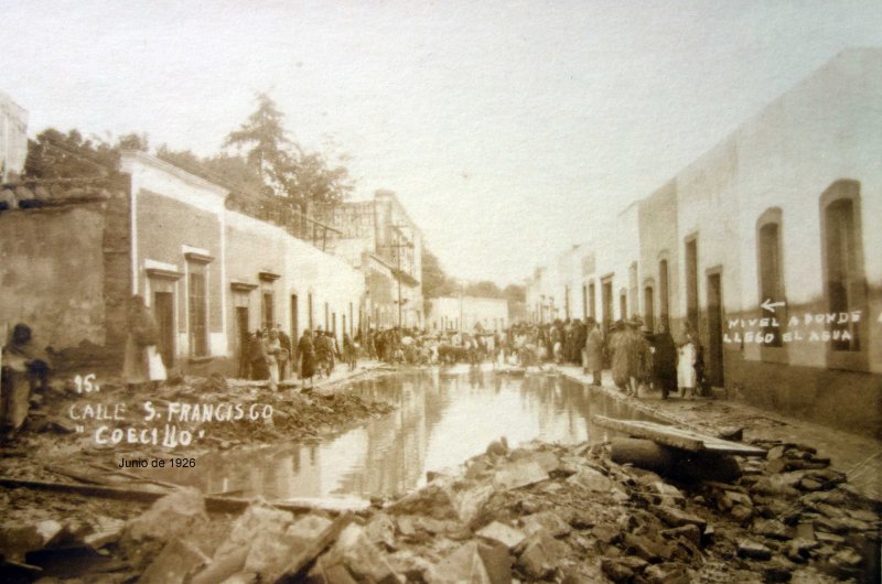 Calle de San Francisco Coecillo en la Inundacion acaecida el 23 y 24 de Junio de 1926.