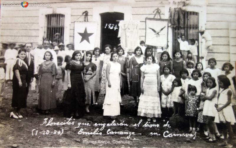 Florecitas que engalanaron el trono en honor a Emilio Carranza 1934.