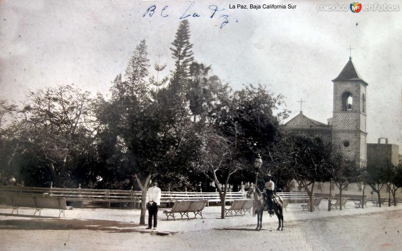 Plaza e Iglesia de La Paz, Baja California Sur.