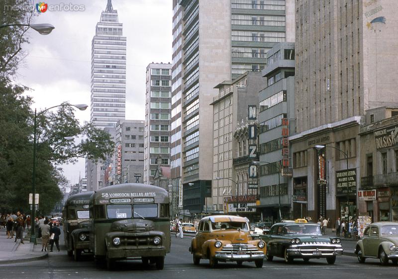 Avenida Juárez y Torre Latinoamericana (1963)