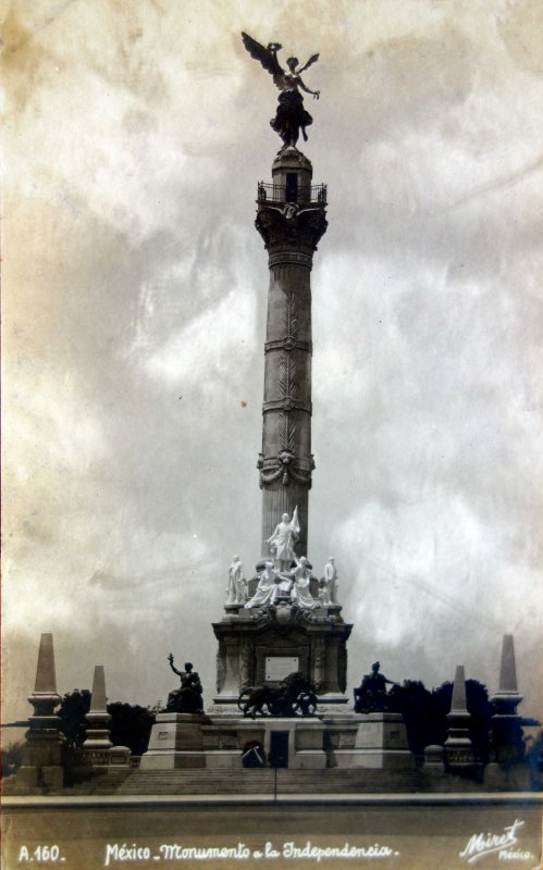 Monumento a la Independencia por el fotografo Felix Miret.