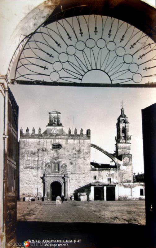 La Iglesia de Xochimilco Por el Fotógrafo Hugo Brehme.