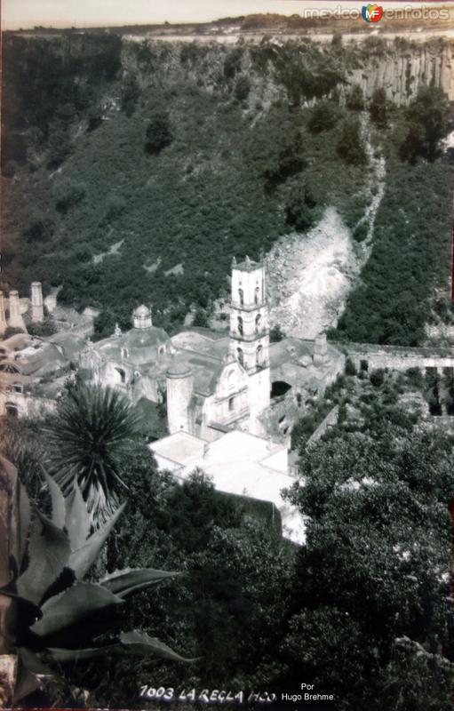 La Iglesia Por el Fotógrafo Hugo Brehme.