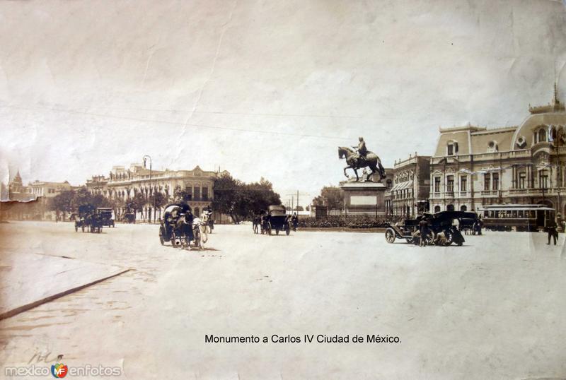Monumento a Carlos IV Ciudad de México.