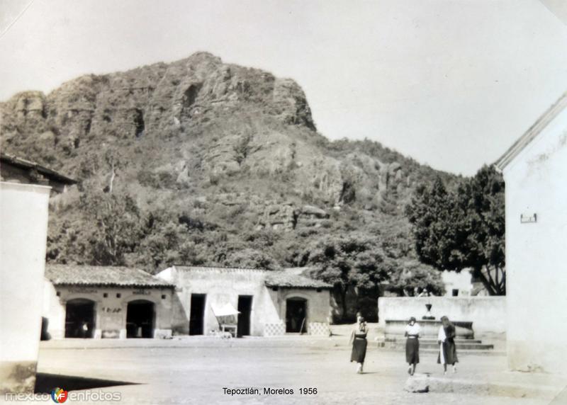 Escena callejera Tepoztlán, Morelos 1956.