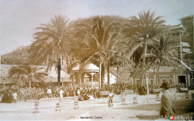 Kiosko y plaza de Manzanillo, Colima ( Circulada el 15 de Diciembre de 1911 )