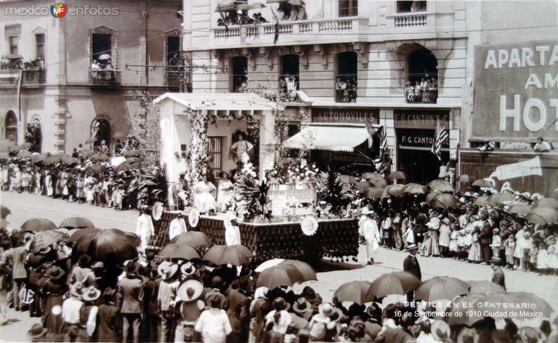 Desfile del primer centenario de la Independencia de Mexico 16 de Septiembre de 1910 Ciudad de México.