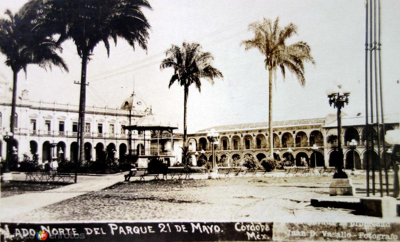 Lado norte del parque 21 de Mayo por el fotografo Juan D Vasallo ( Circulada el 10 de Octubre de 1926 ).