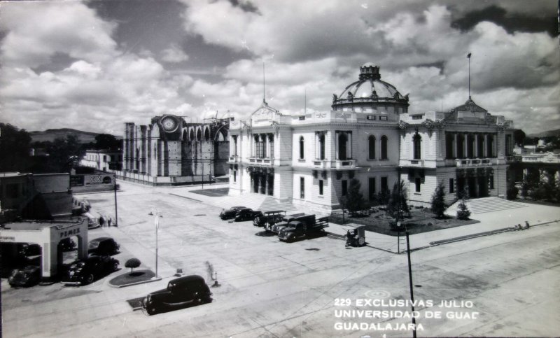 La Universidad de Guadalajara.