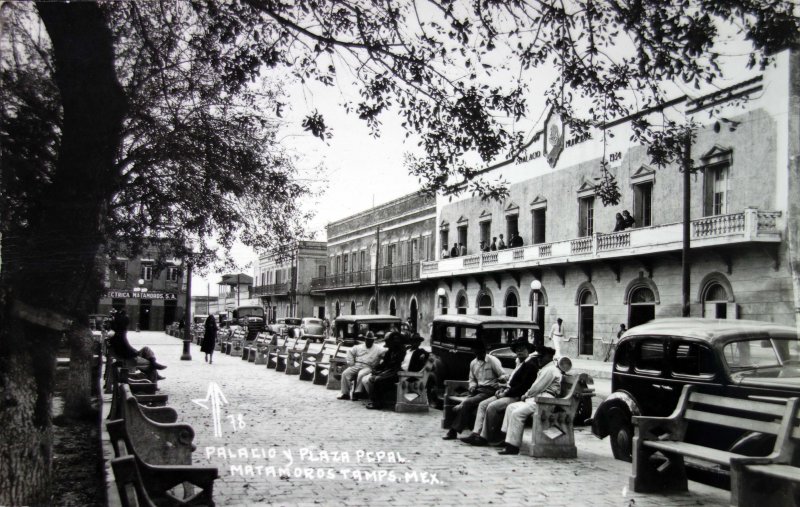 Palacio y La Plaza principal.