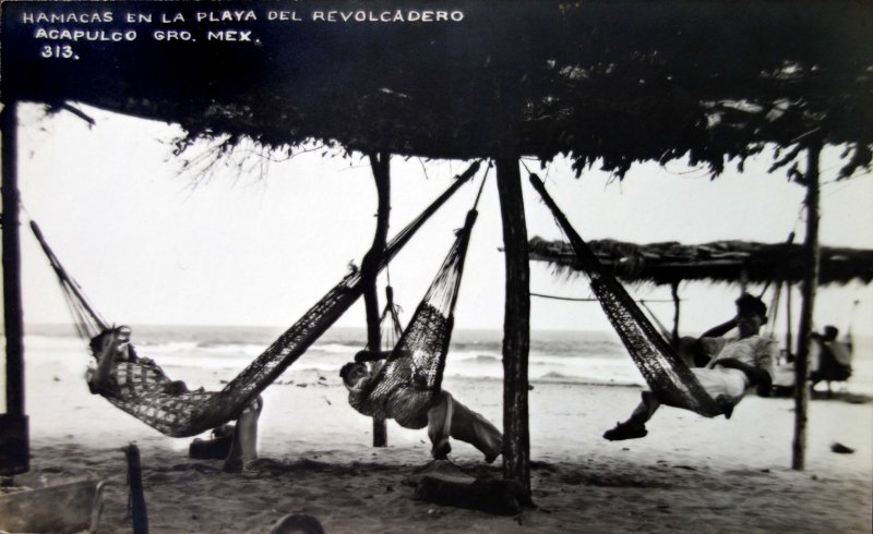 Hamacas en la playa de el revolcadero.