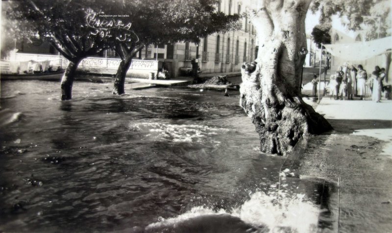 Inundacion por las calles de Chapala, Jalisco.