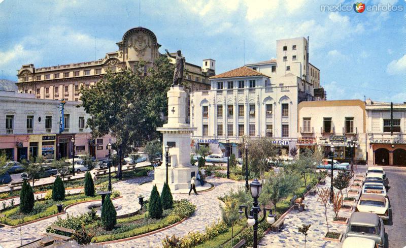Plaza Hidalgo y Hotel Ancira