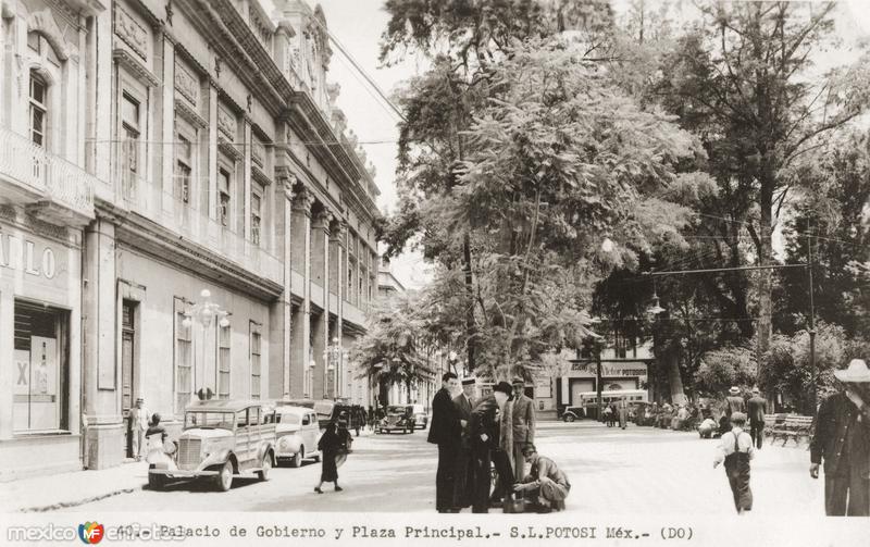 Palacio de Gobierno y Plaza Principal