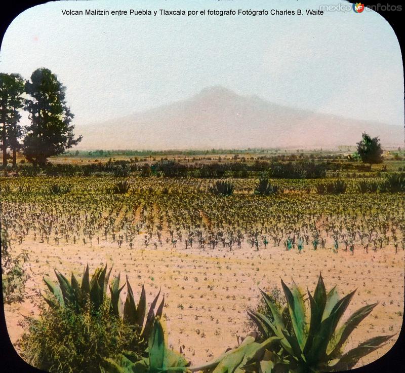 Volcan Malitzin entre Puebla y Tlaxcala por el Fotógrafo Charles B. Waite