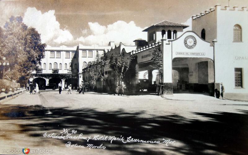 Estacion de gasolina y Hotel Marik.