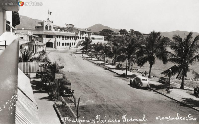 Malecón y Palacio Federal