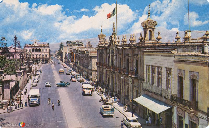 Avenida Madero hacia el poniente