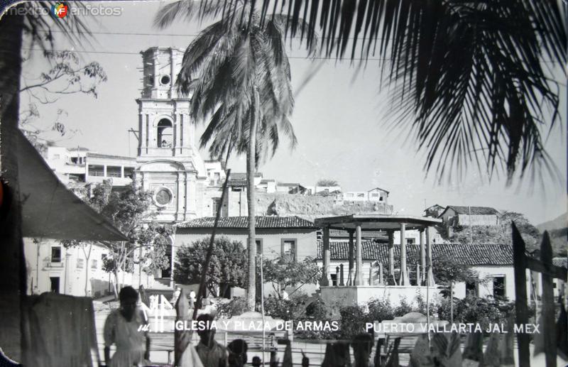 Iglesia y La Plaza de Armas.