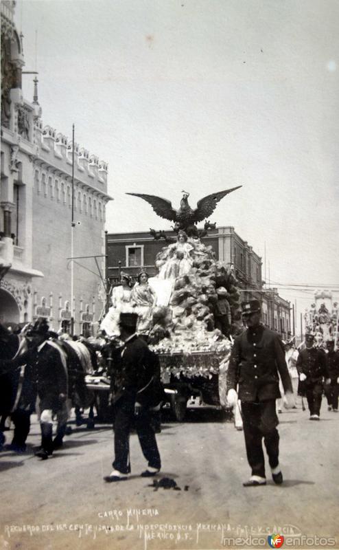 Recuerdo del centenario de la independencia Mexicana carro de mineria por el fotografo E V Garcia ( 1910)