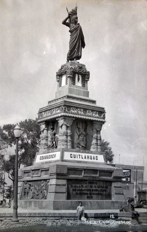 Monumento a Cuahutemoc.