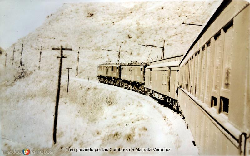 Tren pasando por las Cumbres de Maltrata Veracruz.