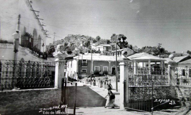 Kiosko y plaza.