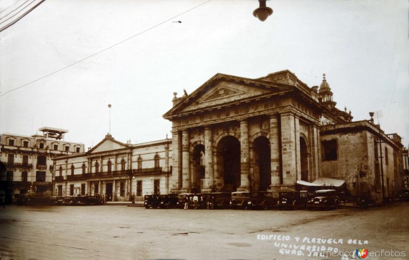 Edificio y plazuela de la Universidad.