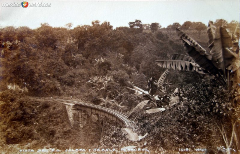 Vistas de El ferrocarril interoceanico y Jalapa- Texolo por el fotografo Walter E. Hadsell.