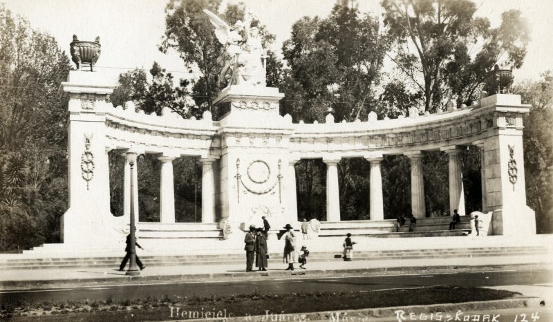 Hemiciclo a Juárez, en la Alameda Central