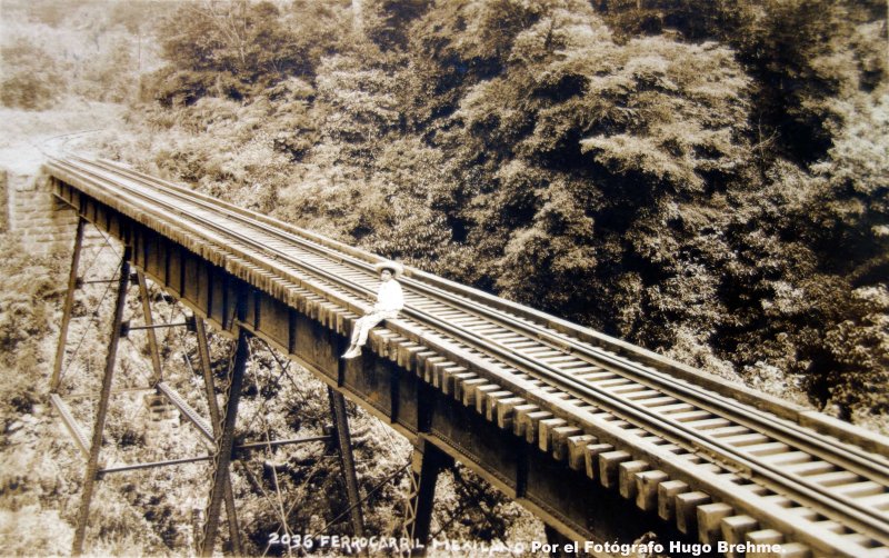 Ferrocarril mexicano Por el Fotógrafo Hugo Brehme ( Circulada el 3 de Febrero de 1937 ).