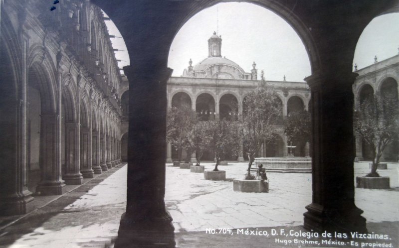 Fotos de Ciudad de México, Distrito Federal, México: El colegio de Las Vizcainas Ciudad de México, por el Fotografo Hugo Brehme.