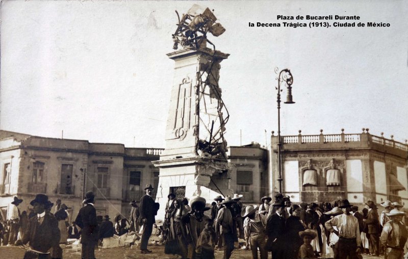 Plaza y reloj de Bucareli Durante la Decena Trágica (1913). Ciudad de México.