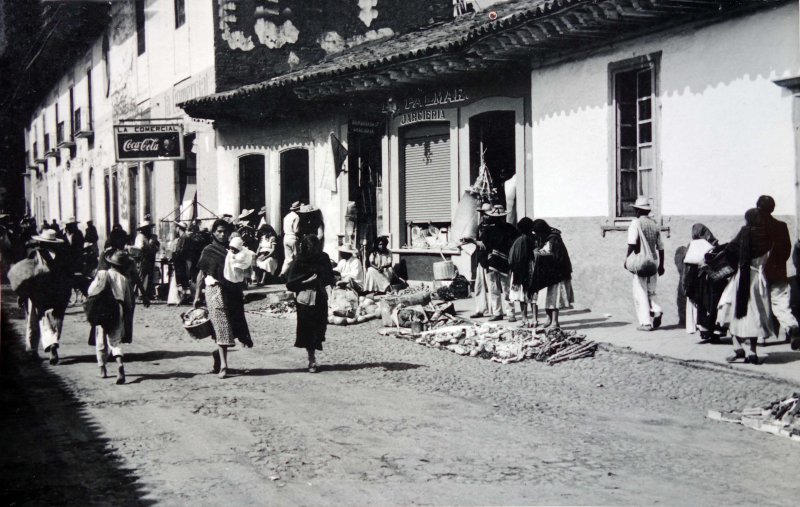 Lugar desconocido vendedores en la calle.